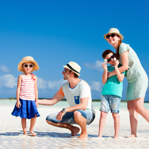 Gezin op het strand