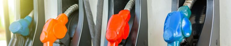 Soorten benzine en diesel Brandstoftanks op het tankstation